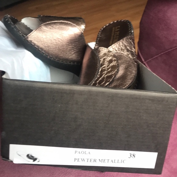 women Slippers - Picture 6 of 6